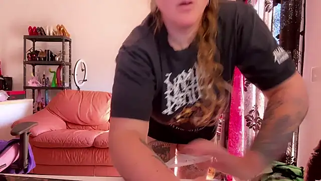 Snapshot of kisicaxx chatting on October 21, 8:51 am kisicaxx online show from October 21, 8:51 am