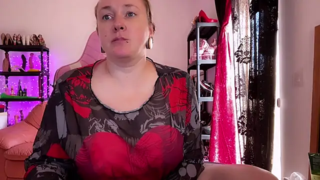 Snapshot of kisicaxx chatting on October 28, 10:32 am kisicaxx online show from October 28, 10:32 am