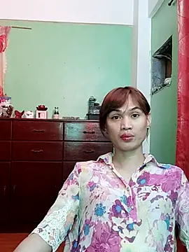 Snapshot of QueenSoreal chatting on September 21, 9:13 pm QueenSoreal online show from September 21, 9:13 pm