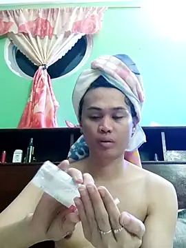 Snapshot of QueenSoreal chatting on October 22, 4:12 pm QueenSoreal online show from October 22, 4:12 pm