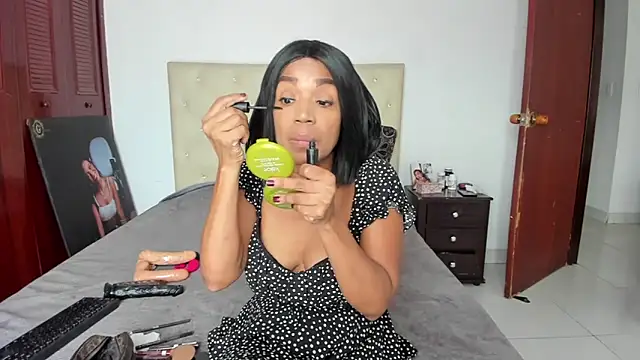 LUISSA  online show from February 23, 3:33 pm