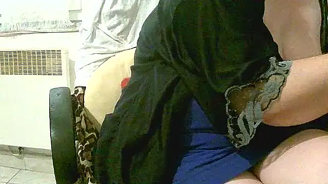 Snapshot of douceur63 chatting on October 9, 11:03 am douceur63 online show from October 9, 11:03 am