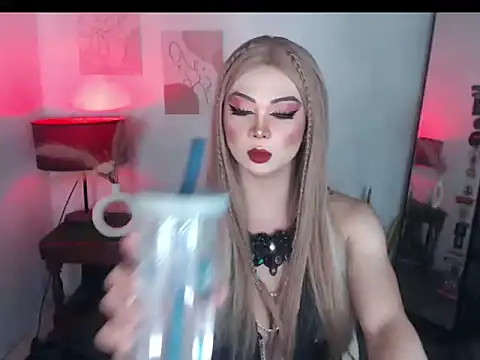 Snapshot of MagneticBeauty chatting on October 21, 4:55 pm MagneticBeauty online show from October 21, 4:55 pm