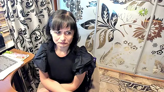 Snapshot of EVILENSA chatting on October 17, 2:20 pm EVILENSA online show from October 17, 2:20 pm