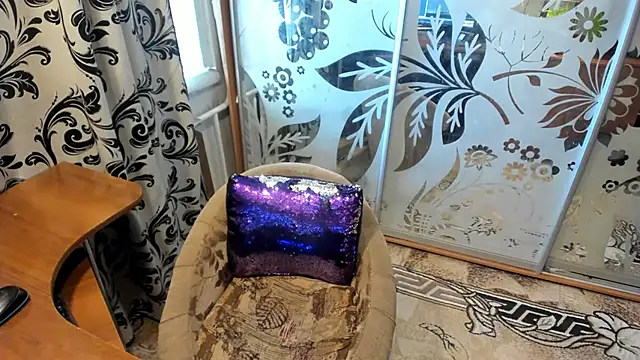 Snapshot of EVILENSA chatting on September 13, 2:03 pm EVILENSA online show from September 13, 2:03 pm