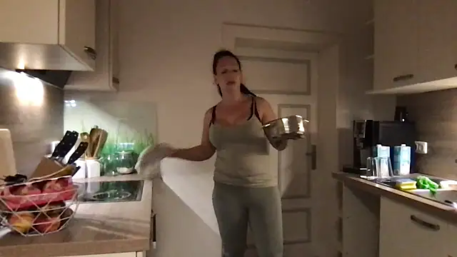 Viola Beck online show from November 10, 5:30 pm