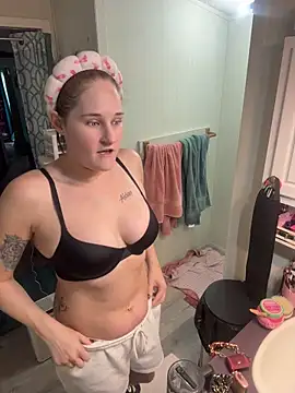 lolabunny9 online show from May 24, 5:45 pm