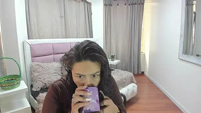 gaby trent online show from June 9, 1:54 pm