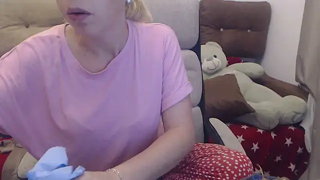 Snapshot of Aliss_Hottie chatting on October 8, 6:23 pm Aliss Hottie online show from October 8, 6:23 pm