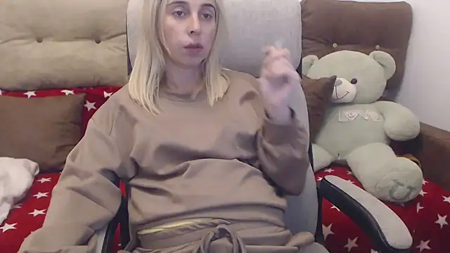 Snapshot of Aliss_Hottie chatting on October 7, 4:55 pm Aliss Hottie online show from October 7, 4:55 pm