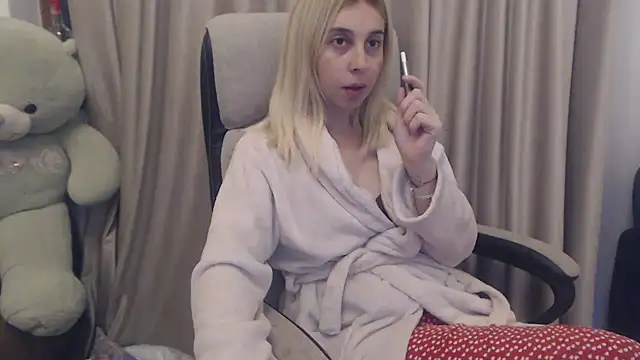 Snapshot of Aliss_Hottie chatting on November 1, 8:24 pm Aliss Hottie online show from November 1, 8:24 pm