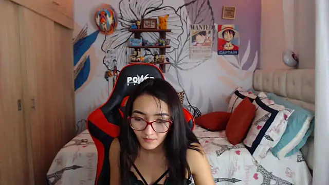 Snapshot of LinzyBaner chatting on October 10, 11:20 pm LinzyBaner online show from October 10, 11:20 pm