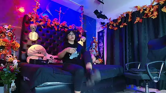 AlexHoe  online show from September 23, 8:40 pm