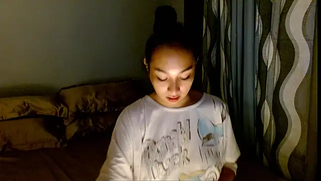 SweetLilly 18 online show from March 10, 3:43 am