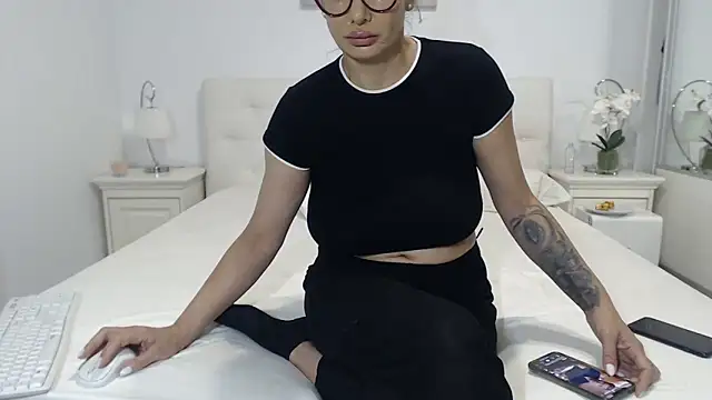 alisonya1 online show from November 7, 5:46 am