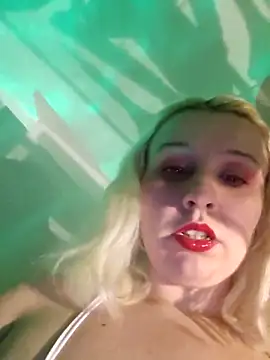 Snapshot of DamelynDaisy chatting on October 27, 3:07 pm DamelynDaisy online show from October 27, 3:07 pm