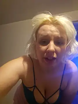 Snapshot of DamelynDaisy chatting on September 28, 1:27 pm DamelynDaisy online show from September 28, 1:27 pm