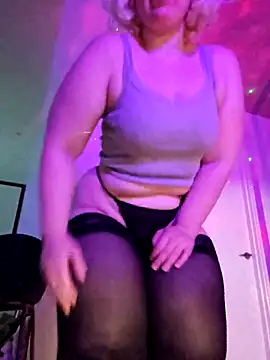 Snapshot of DamelynDaisy chatting on October 2, 1:49 pm DamelynDaisy online show from October 2, 1:49 pm