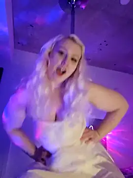 Snapshot of DamelynDaisy chatting on September 16, 10:45 am DamelynDaisy online show from September 16, 10:45 am