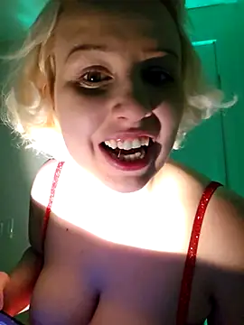 Snapshot of DamelynDaisy chatting on October 16, 9:34 am DamelynDaisy online show from October 16, 9:34 am