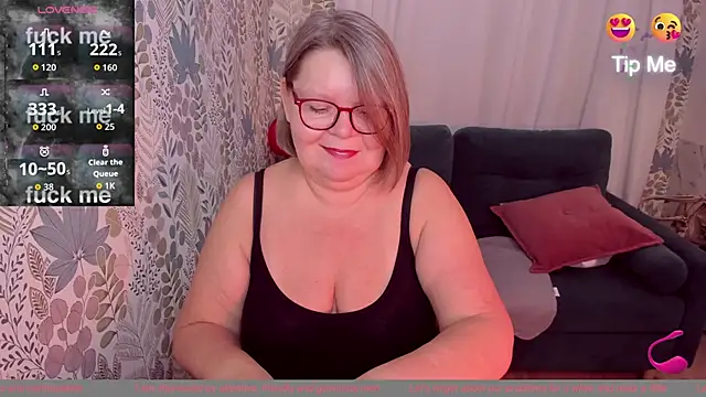 Snapshot of Shannonshine chatting on October 2, 1:27 pm Shannonshine online show from October 2, 1:27 pm