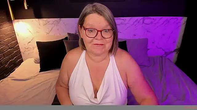 Snapshot of Shannonshine chatting on October 27, 1:06 pm Shannonshine online show from October 27, 1:06 pm