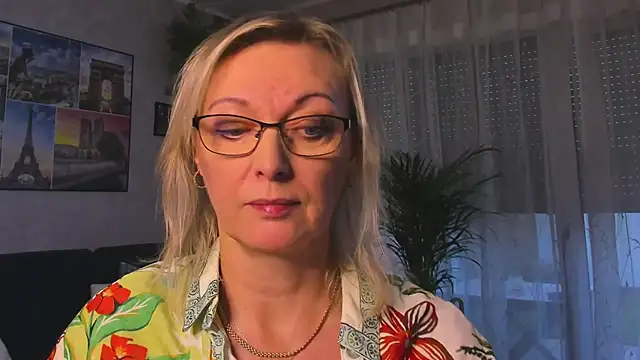 vanessa chat online show from November 17, 2:40 pm