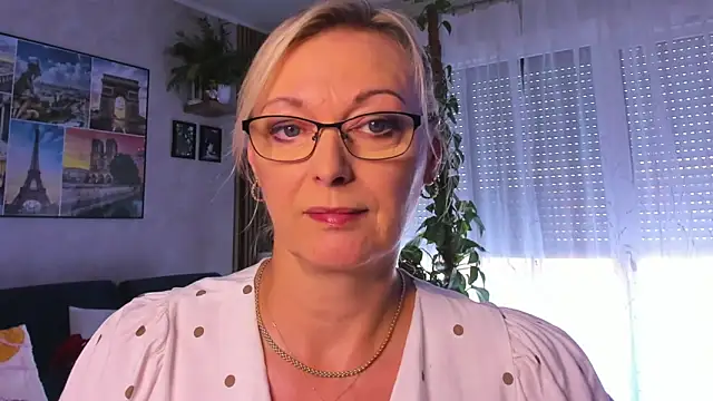 vanessa chat online show from September 25, 1:54 pm