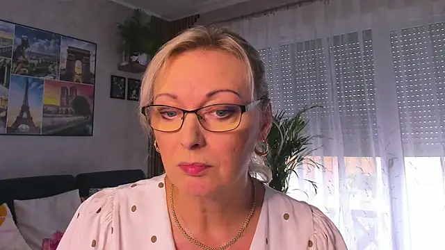 vanessa chat online show from October 9, 1:59 pm