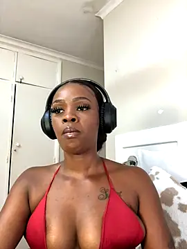 Snapshot of LuciousLips96 chatting on September 12, 8:34 am LuciousLips96 online show from September 12, 8:34 am