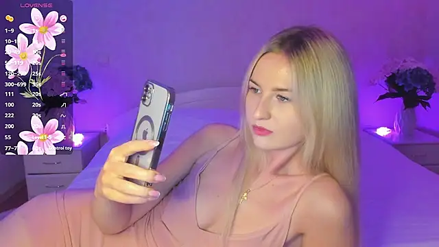 Snapshot of AnnaCarrera chatting on September 25, 9:01 pm AnnaCarrera online show from September 25, 9:01 pm