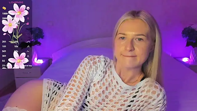 Snapshot of AnnaCarrera chatting on October 21, 8:35 pm AnnaCarrera online show from October 21, 8:35 pm