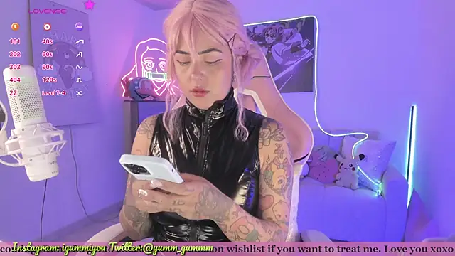 cute catlyn online show from December 15, 3:28 pm