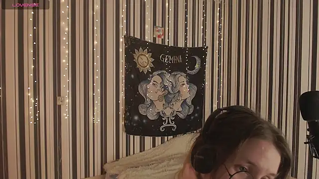  Hanna Moon  online show from October 7, 6:23 pm