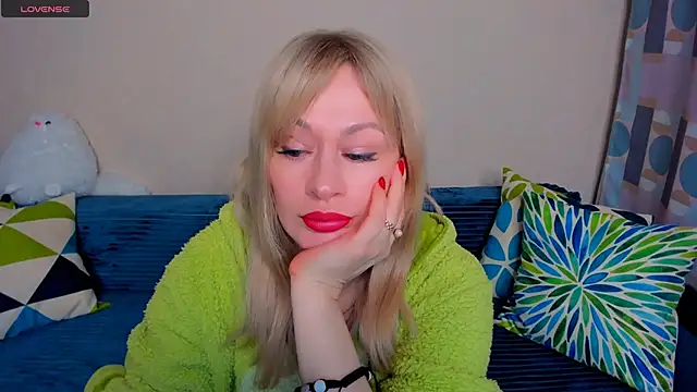 EllenMoore online show from April 11, 3:23 am