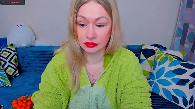 EllenMoore online show from March 14, 3:18 am