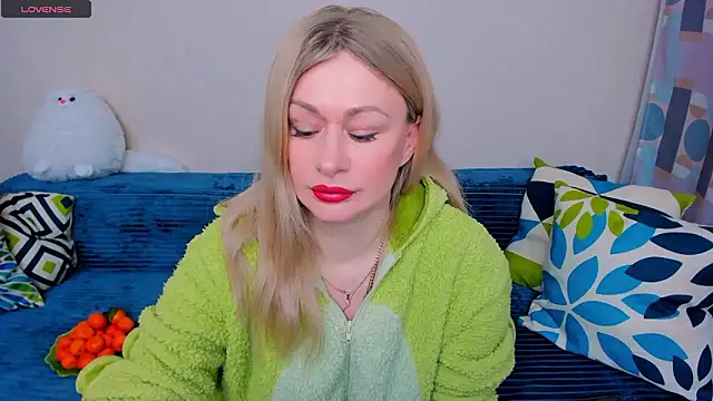 EllenMoore online show from March 12, 4:04 am