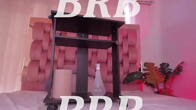 Snapshot of Secret_chells chatting on October 3, 6:57 pm Secret chells online show from October 3, 6:57 pm