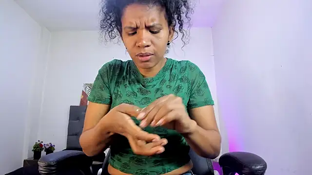 Snapshot of Ellie_Alves chatting on October 22, 12:32 pm Ellie Alves online show from October 22, 12:32 pm