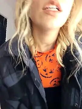 Snapshot of LilyOrion chatting on October 24, 5:42 pm LilyOrion online show from October 24, 5:42 pm