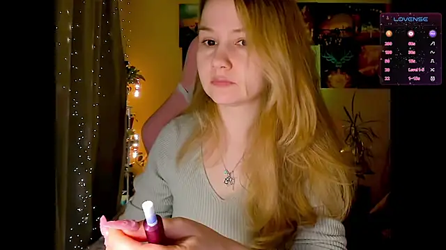 Snapshot of GoodWitch_ chatting on September 19, 6:56 am GoodWitch online show from September 19, 6:56 am