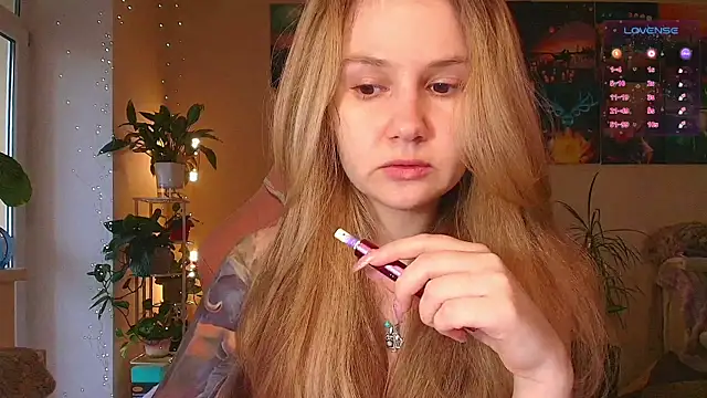 Snapshot of GoodWitch_ chatting on October 4, 8:20 am GoodWitch online show from October 4, 8:20 am