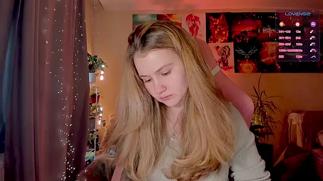 Snapshot of GoodWitch_ chatting on September 17, 6:55 am GoodWitch online show from September 17, 6:55 am