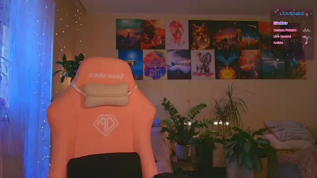 Snapshot of GoodWitch_ chatting on October 22, 9:58 am GoodWitch online show from October 22, 9:58 am