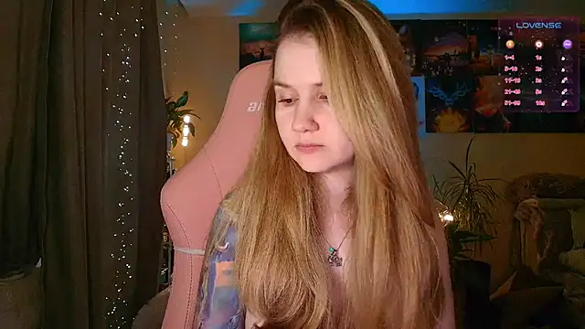 Snapshot of GoodWitch_ chatting on October 1, 6:40 am GoodWitch online show from October 1, 6:40 am