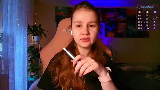 Snapshot of GoodWitch_ chatting on October 12, 9:23 am GoodWitch online show from October 12, 9:23 am