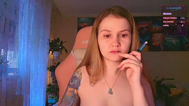 Snapshot of GoodWitch_ chatting on October 29, 10:19 am GoodWitch online show from October 29, 10:19 am