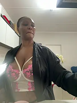 Bootyliciouse21X online show from March 18, 6:18 am