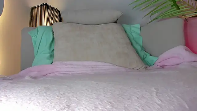 Snapshot of Swt_skinny_ chatting on October 6, 1:17 pm Swt skinny  online show from October 6, 1:17 pm