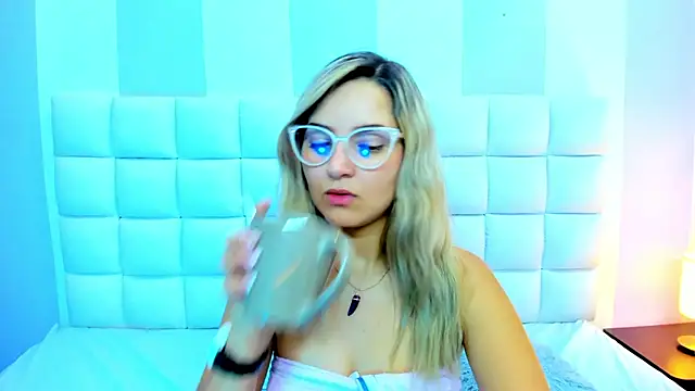 Snapshot of teresasroom_ chatting on October 9, 5:17 pm teresasroom online show from October 9, 5:17 pm